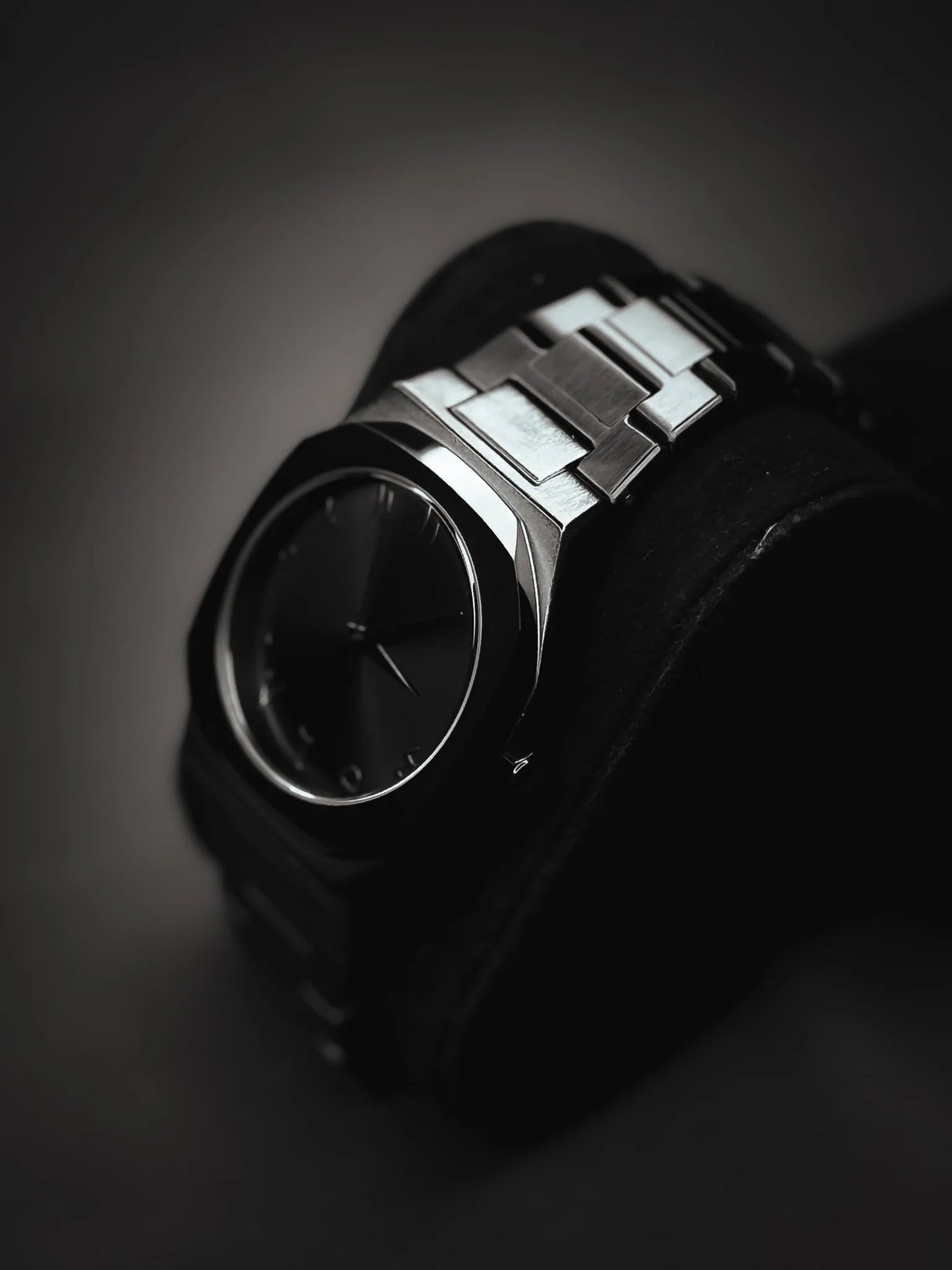 Black Arabic Aura Watch Fully Metaled Date Working Watch .